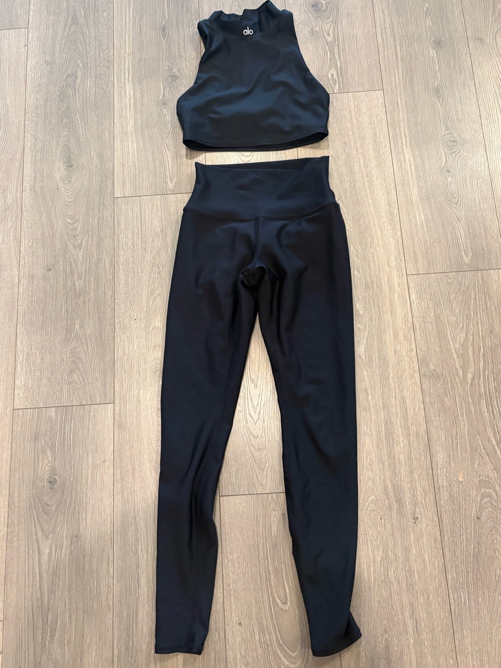 Alo Airlift SET Black Size Small High Neck Crop Tank and Leggings